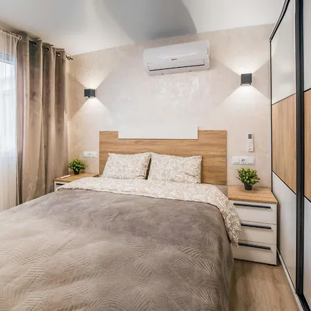 Juan Aparicio Apartment *